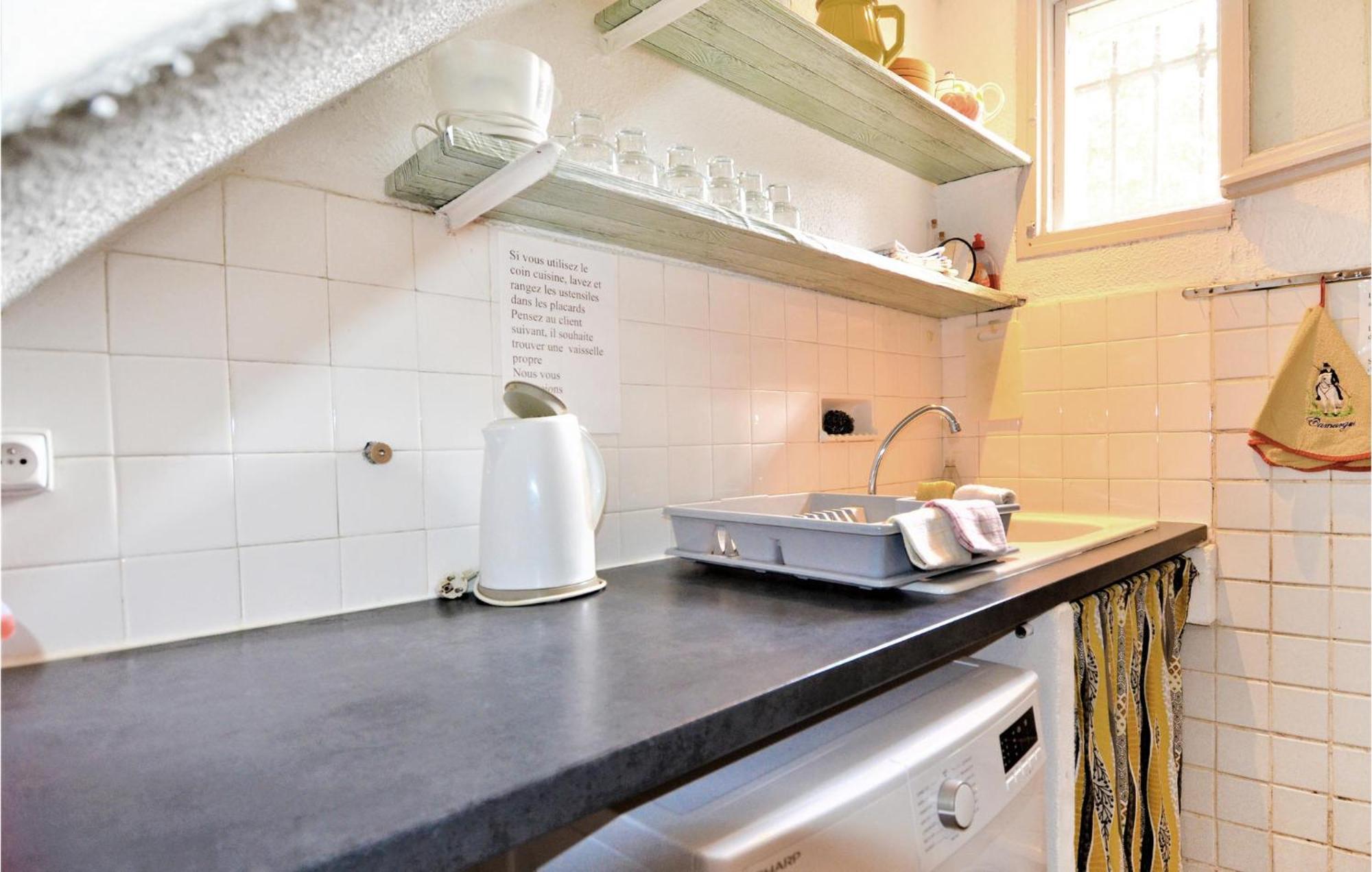 Lovely Home In Arles With Kitchen Exterior foto